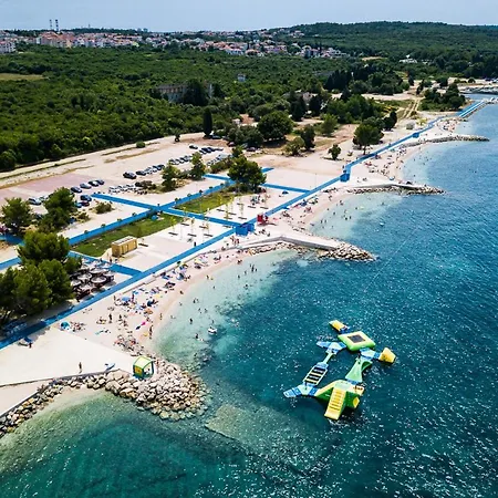 Apartment Amazing Green Paradise With Pool And Whirpool Near The Beach Vinkuran