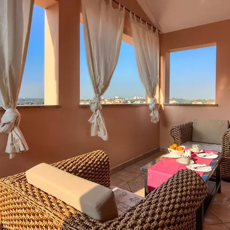 Amazing Green Paradise With Pool And Whirpool Near The Beach Vinkuran