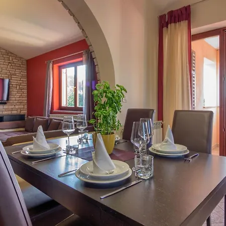 Apartment Amazing Green Paradise With Pool And Whirpool Near The Beach