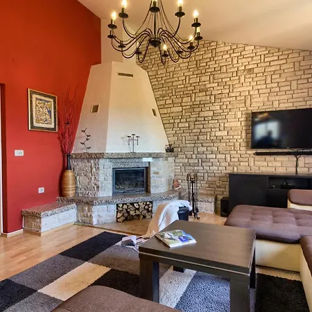 Amazing Green Paradise With Pool And Whirpool Near The Beach Apartment Vinkuran
