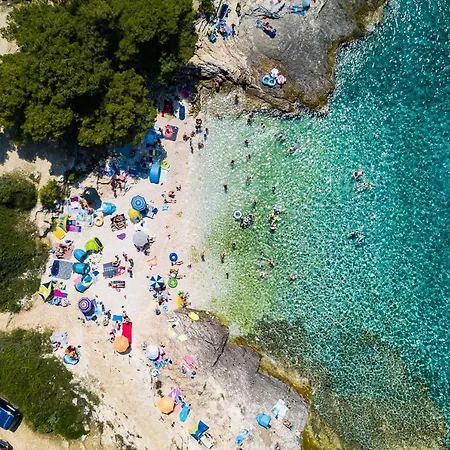 Amazing Green Paradise With Pool And Whirpool Near The Beach Apartment Vinkuran